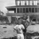 Aline et Michel Dansereau (soeur et frre de Pierre Dansereau) devant le cottage Shea  Old Orchard