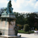 Pierre Dansereau devant une statue reprsentant le naturaliste franais Jean-Baptiste Lamarck au Jardin des plantes de Paris