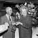 Pierre Dansereau en compagnie de la cantatrice Maureen Forrester lors de la remise d'un prix Killam dcern par le Conseil des Arts du Canada