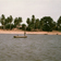 Vue du littoral, de deux habitants et de la végétation de la région d'Aného, utilisée par Pierre Dansereau pour la rédaction d'un rapport sur l'étude des écosystèmes, remis au Haut Commissariat au tourisme du Togo