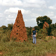 Vue d'une termitière de la région d'Aného, utilisée par Pierre Dansereau pour la rédaction d'un rapport sur l'étude des écosystèmes, remis au Haut Commissariat au tourisme du Togo